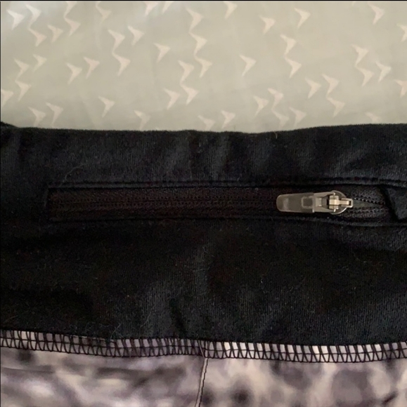 NIKE DRI FIT RUNNING SHORTS - Picture 5 of 6